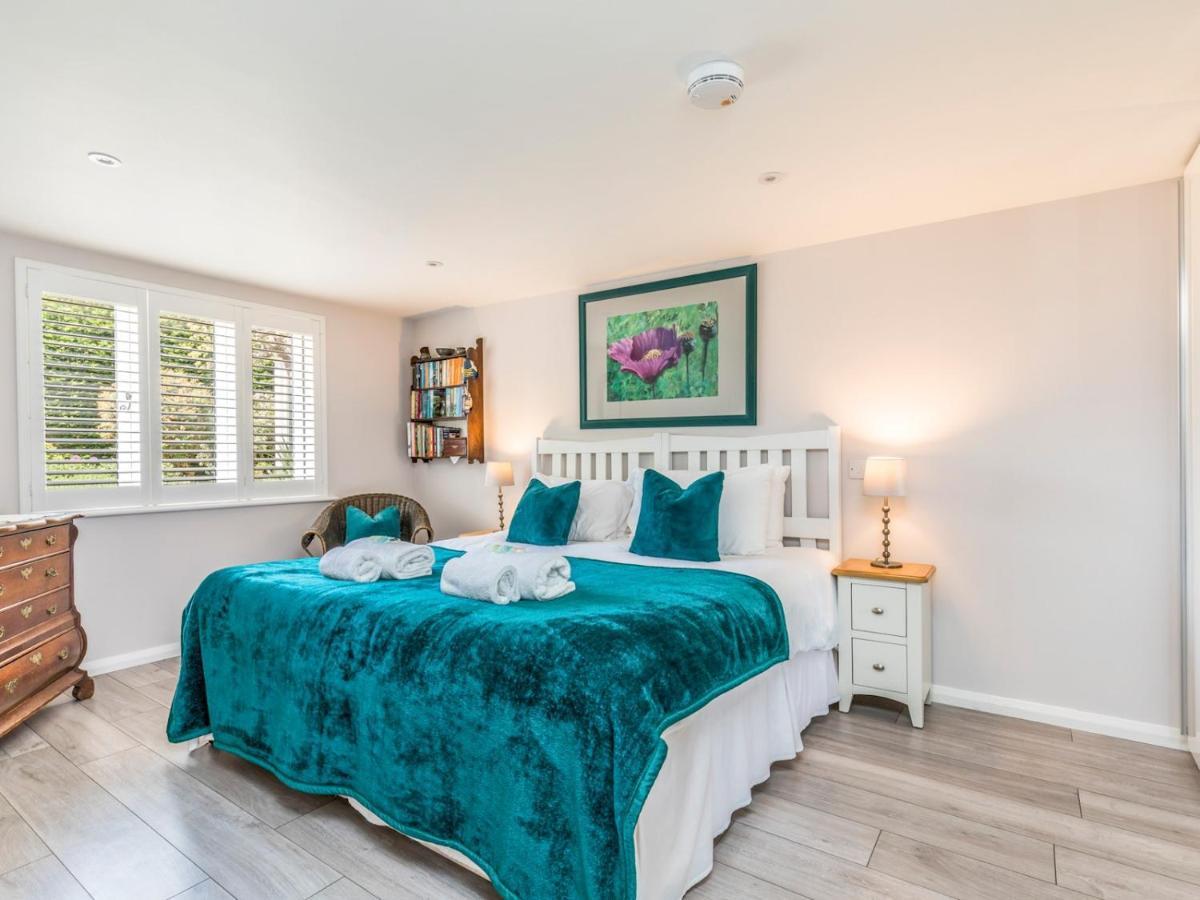Pass The Keys Charming Apartment Attached To Thatched Cottage Chichester Exterior photo