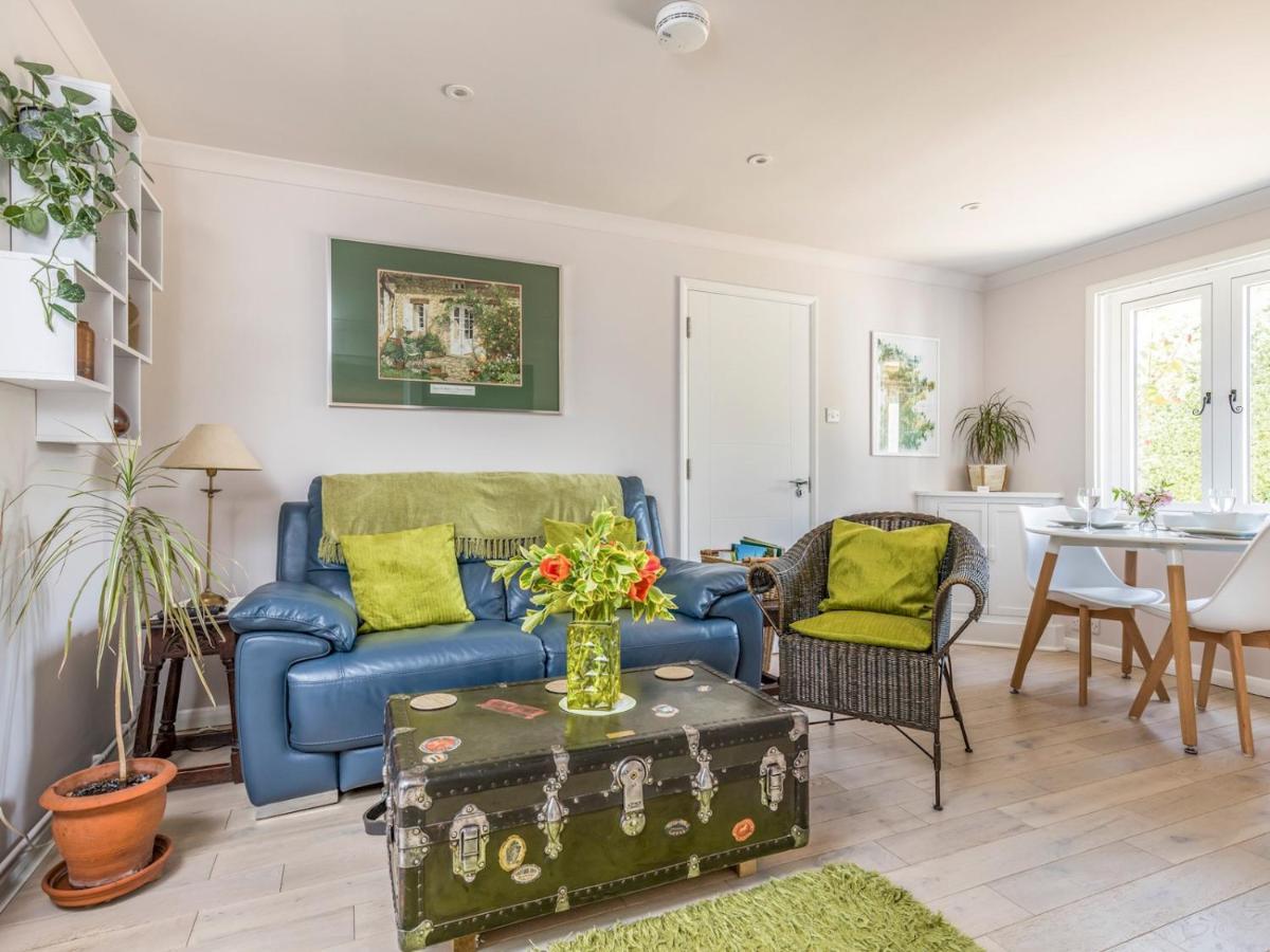 Pass The Keys Charming Apartment Attached To Thatched Cottage Chichester Exterior photo