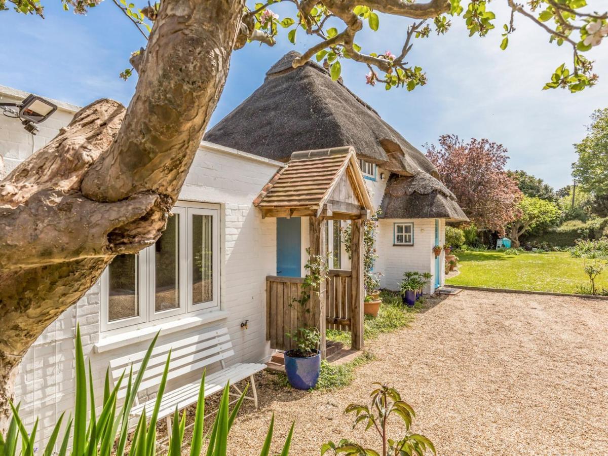Pass The Keys Charming Apartment Attached To Thatched Cottage Chichester Exterior photo