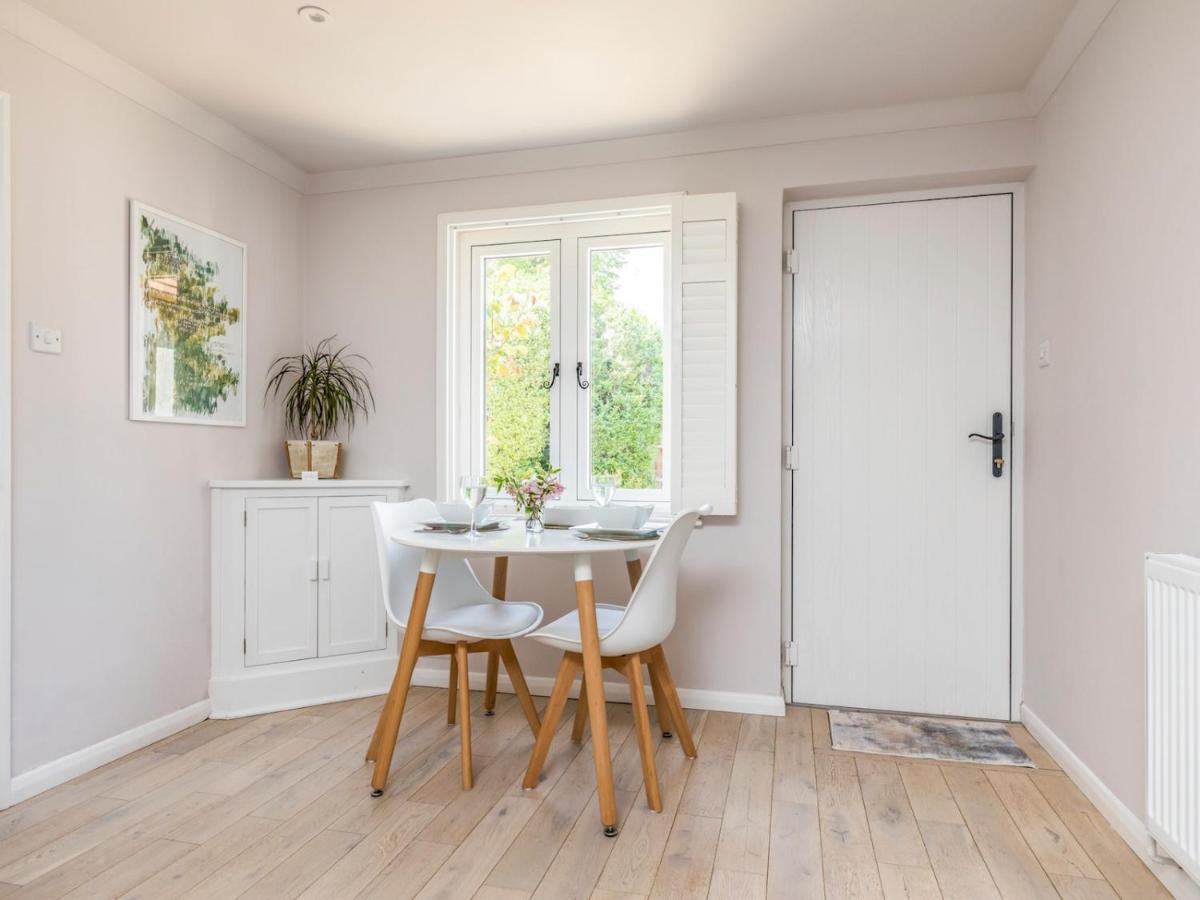 Pass The Keys Charming Apartment Attached To Thatched Cottage Chichester Exterior photo