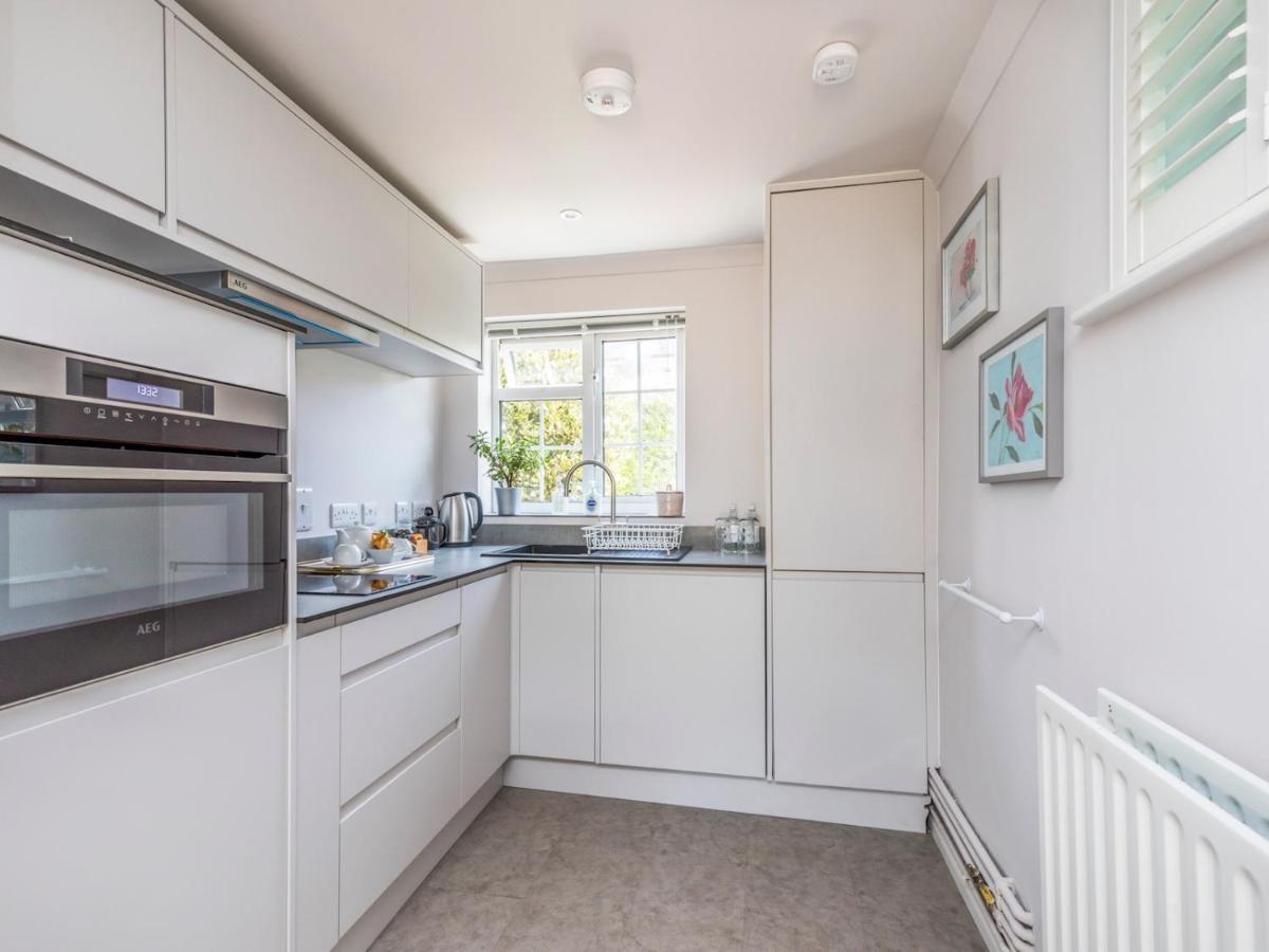 Pass The Keys Charming Apartment Attached To Thatched Cottage Chichester Exterior photo